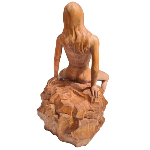 fából készült erotikus szobor kézzel faragott
