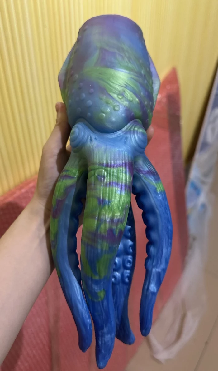 Squid double dildo and vagina