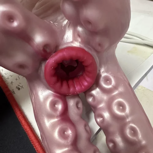 Octopussy dildo hole into artificial vagina